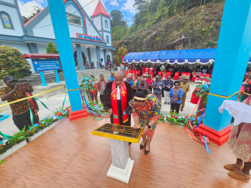 Bupati Sorong Selatan Resmikan Menara Lonceng Gereja Jemaat GKI Getsemani Wehali