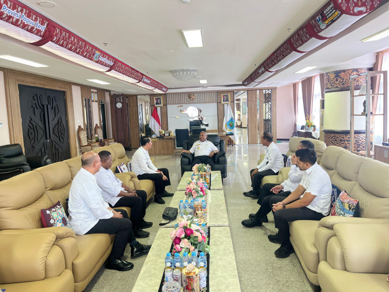 Sampaikan Tusi kepada Gubernur Papua Barat, Kakanwil Kemenkum Papua Barat Lakukan Audiensi