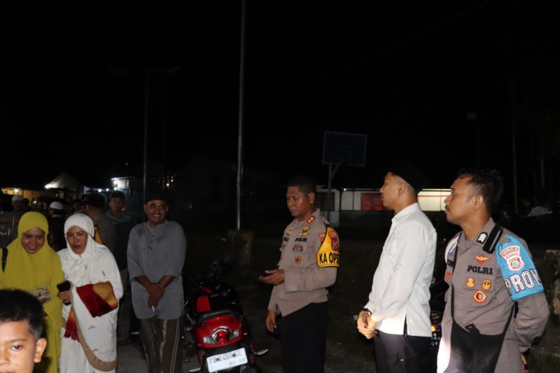 Ibadah Tarawih Makin Khusyuk, Kapolres Sorong Selatan AKBP Gleen Rooi Molle, S.I.K Turun Langsung Pimpin Pengamanan Shalat Tarawih