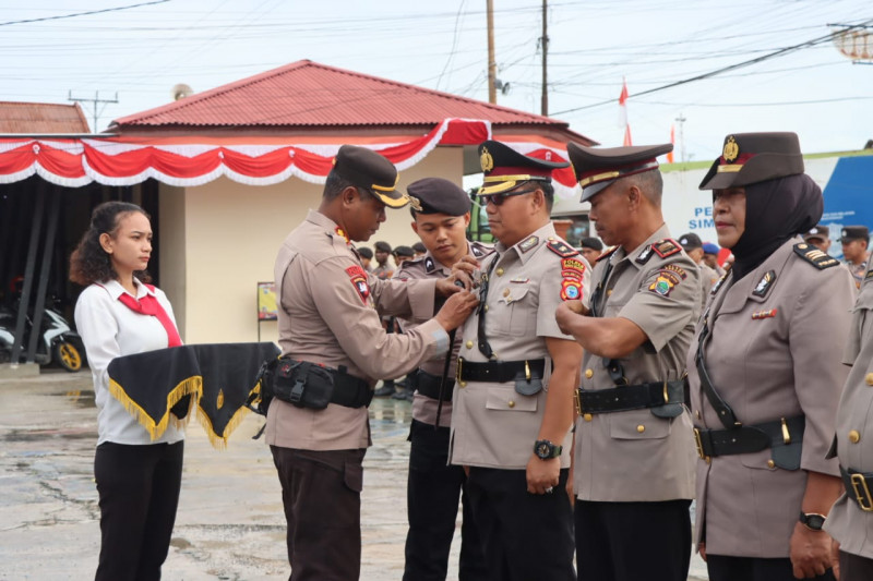 Kapolres Sorong Selatan Pimpin Upacara Pengukuhan Jabatan Kepada 16 Pejabat Polres Sorong Selatan