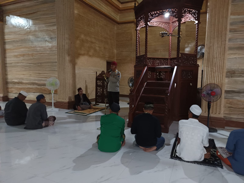 Jalin Silaturahmi di Bulan Ramadhan, Polres Sorong Selatan Gelar Safari Subuh Berjamaah Di Masjid Agung Darul Ulum Keyen