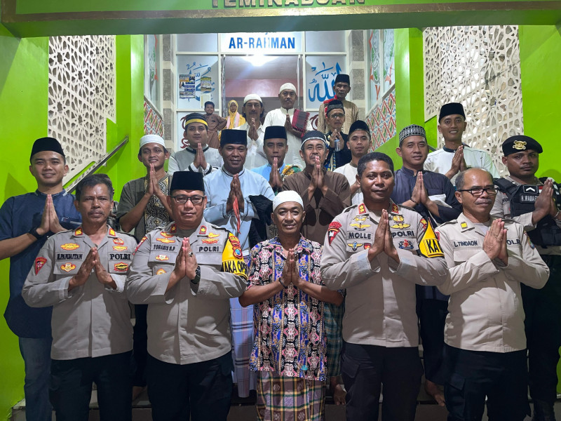 Semangat Menuju Hari Kemenangan, Polres Sorong Selatan Laksanakan Tarawih Keliling Bersama Jamaah di Masjid Ar-Rahman