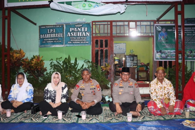 Tebar Kebaikan Bulan Suci Ramadhan, Kapolres Sorong Selatan Bersama Ketua Bhayangkari Cabang Sorong Selatan Buka Puasa Bersama Anak Yatim Piatu