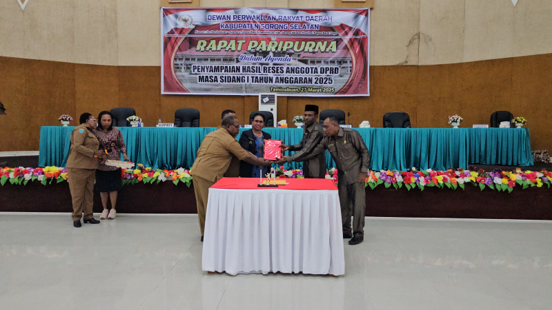 Rapat Paripurna DPRD , Bupati Sorong Selatan Terima Hasil Reses Anggota DPRD Sorong Selatan Masa Sidang Tahun 2025