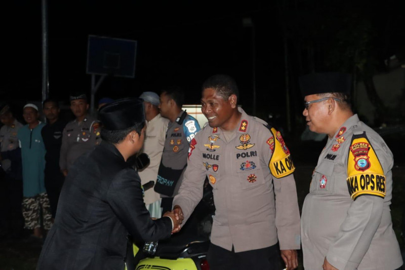 Semarak Penghujung Ramadhan, Polres Sorong Selatan Gelar Tarawih Keliling Bersama Jamaah di Masjid Ar-Rahman