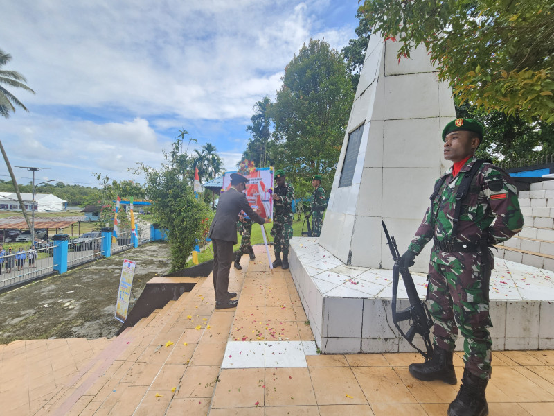 Pemkab Sorong Selatan Melaksanakan Ziarah Ke TMP TriTjakrabuana Teminabuan.