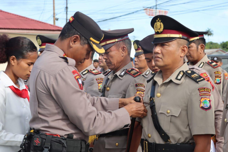 Upacara Pengukuhan dan Serah Terima Jabatan Personil Polres Sorong Selatan