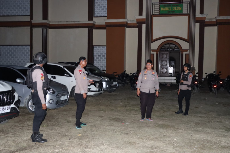 Ramadhan Kondusif, Kapolres Sorong Selatan Turun Langsung Cek Pengamanan Ibadah Shalat Tarawih