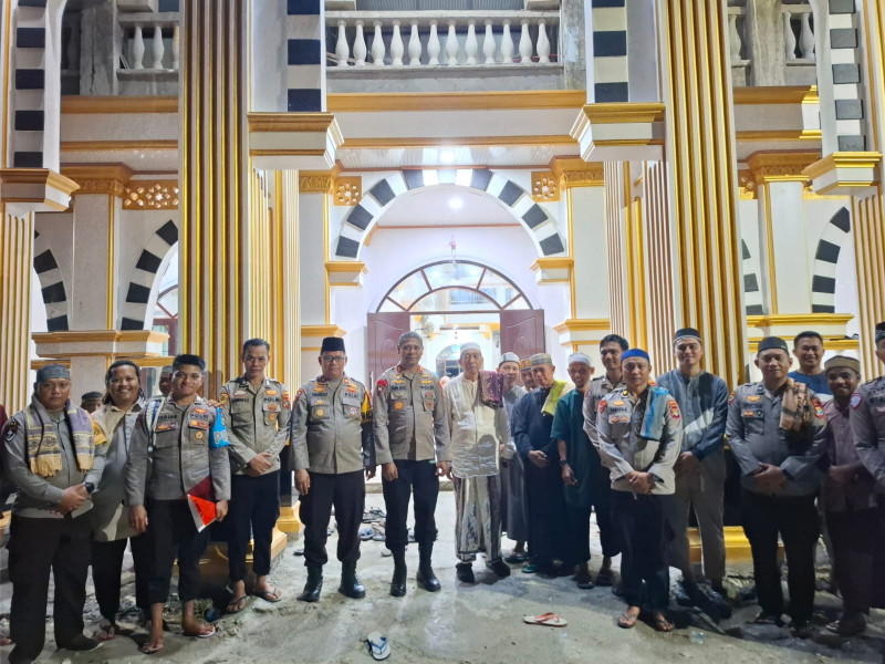 Kapolres Sorong Selatan AKBP Gleen Rooi Molle, S.I.K Gelar Tarawih Keliling Di Masjid AL Hasyim Nurul Kajase Teminabuan